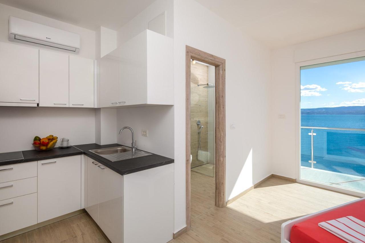 Absolute Beach Holidays Apartment Dugi Rat Exterior photo